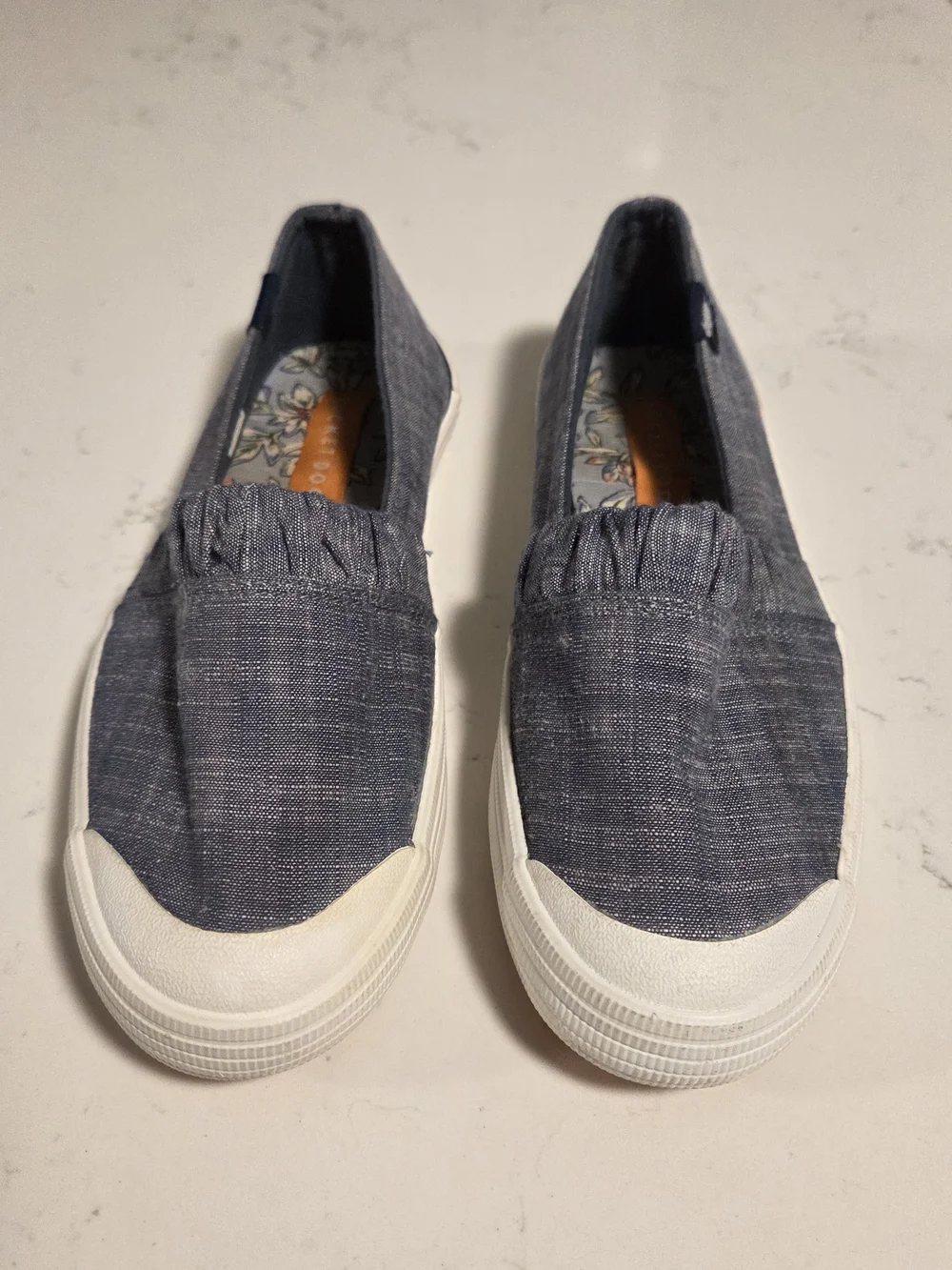 Rocket Dog Blue Chambray Slip-On Sneaker. Size 6